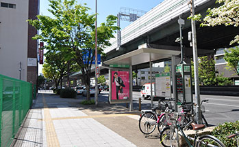 街並み3(千日前通のバス停)