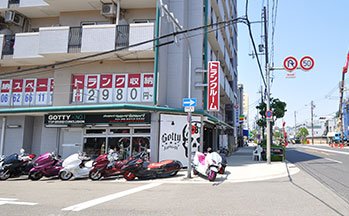 街並み(バイク屋)