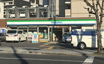 ファミリーマート 桜川二丁目店