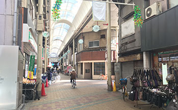 天下茶屋駅前商店街の中
